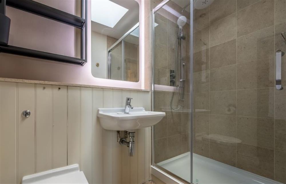 Castle House: Master bedroom en-suite with a walk in shower at Castle House, Wells-next-the-Sea