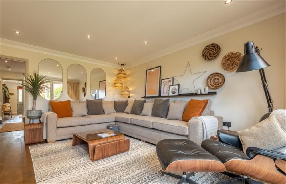 Castle House: Stylish sitting room with comfy seating for six