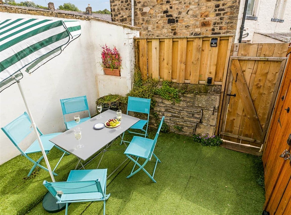 Sitting-out-area at Castle Retreat in Skipton, North Yorkshire