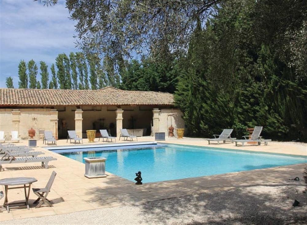 Swimming pool (photo 2) at Castle Troisoleil in Pont-Saint-Esprit, Gard, France
