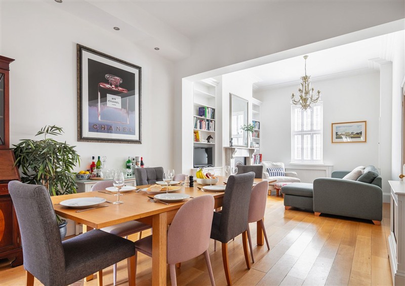 The dining room at Castle View, Windsor