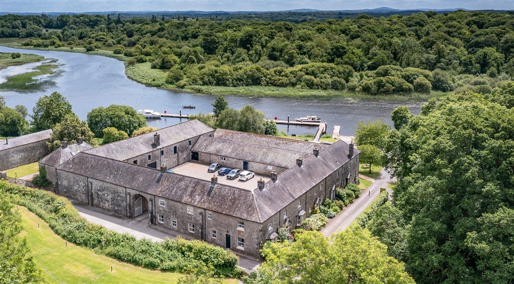 The cluster of holiday cottages and campsite by the water at Castle Ward Bunkhouse in Downpatrick, County Down