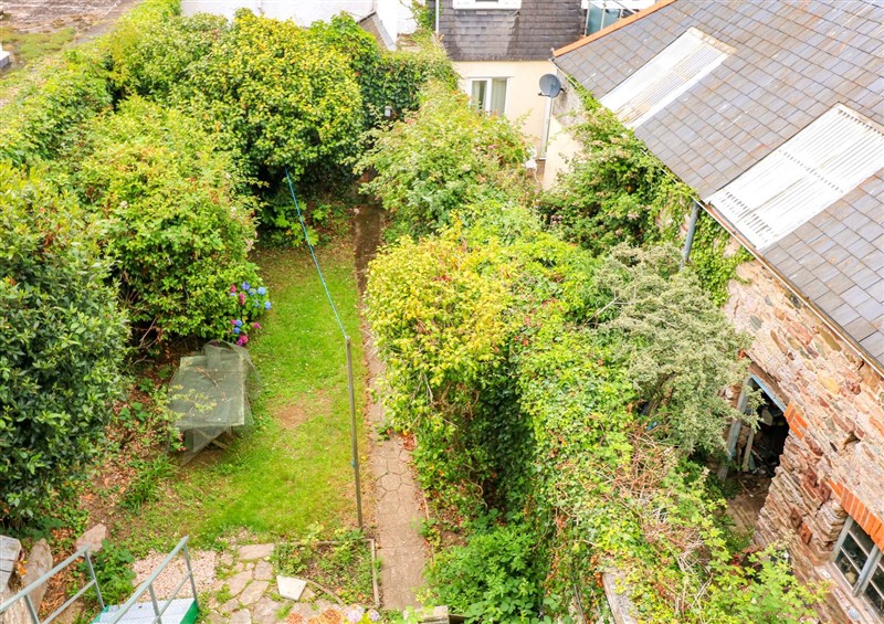 The garden at Castleview Apartment, 21 South Embankment, Dartmouth