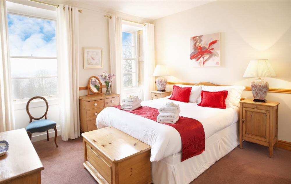 Elegant master bedroom with 5’ double bed at Catharine Place, Bath