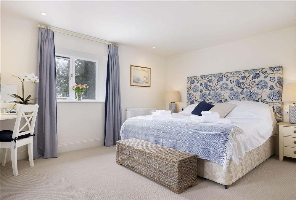 First floor: Master bedroom with 6ft super-king size zip and link bed and en-suite bathroom at Cats Abbey Cottage, Northleach