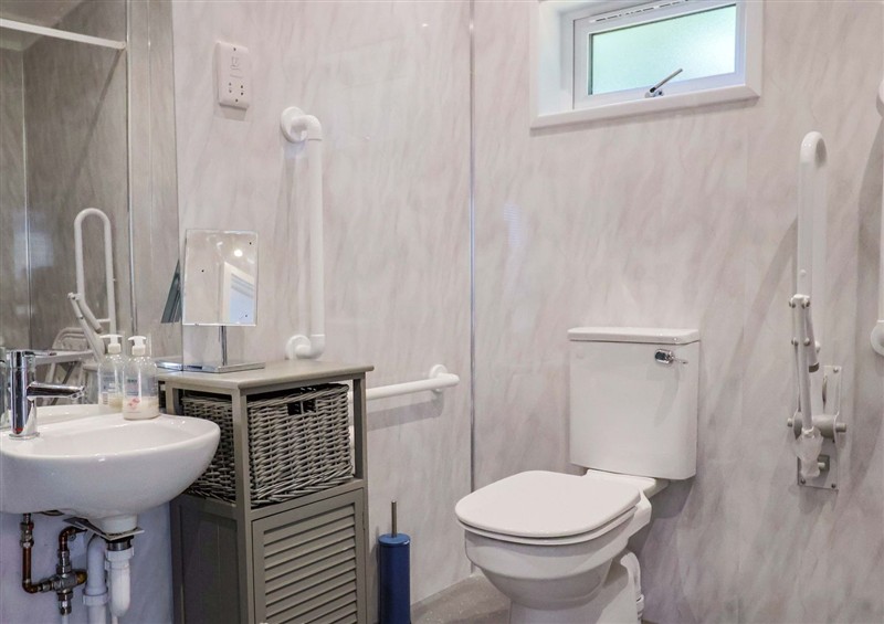 The bathroom at Cedar 1, Pinewood Retreat in Rousdon near Lyme Regis