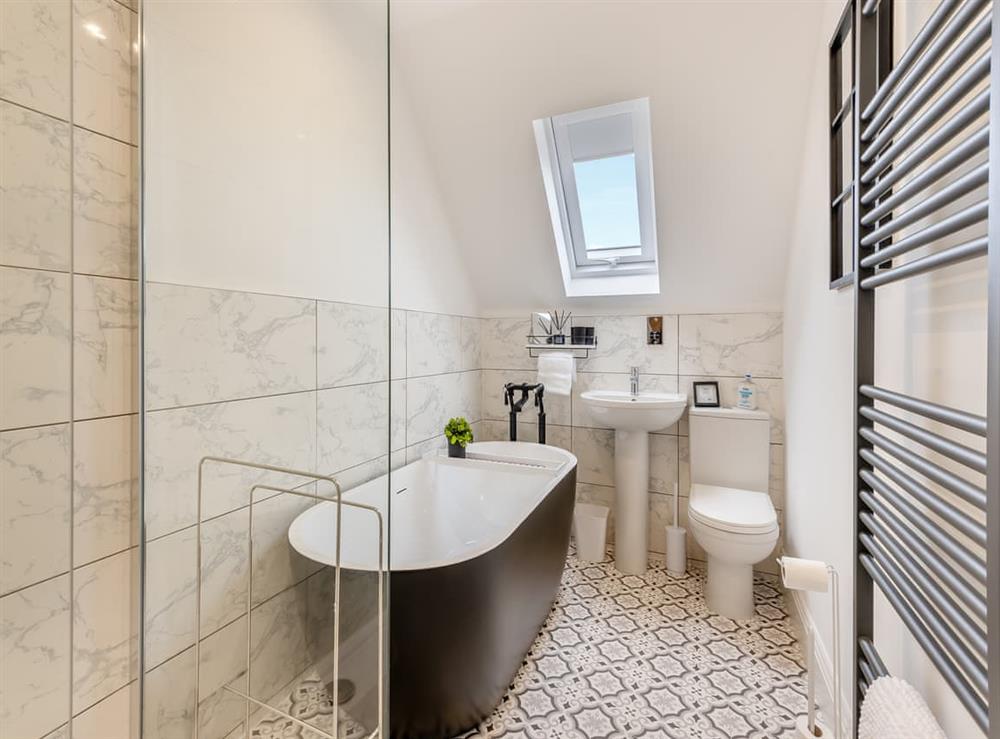 Bathroom (photo 2) at Cedar Lodge in Pleasley Vale, near Mansfield, Nottinghamshire