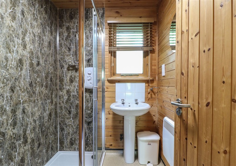 The bathroom at Cedar Lodge, Rosliston