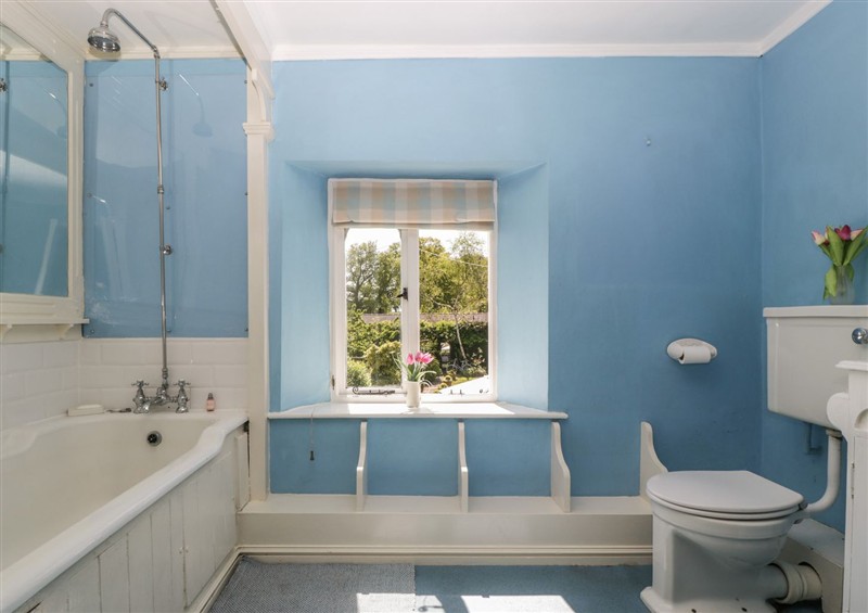 Bathroom (photo 3) at Cefn Campstone, Llanvihangel Crucorney near Abergavenny