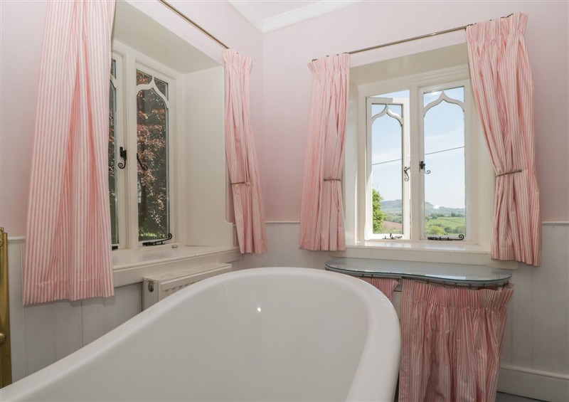 Bathroom at Cefn Campstone, Llanvihangel Crucorney near Abergavenny