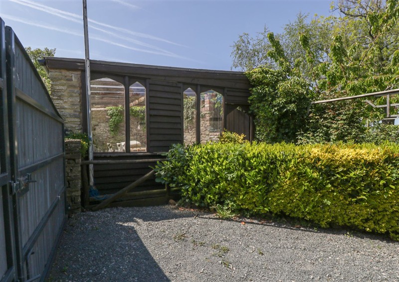 Outside (photo 3) at Cefn Campstone, Llanvihangel Crucorney near Abergavenny