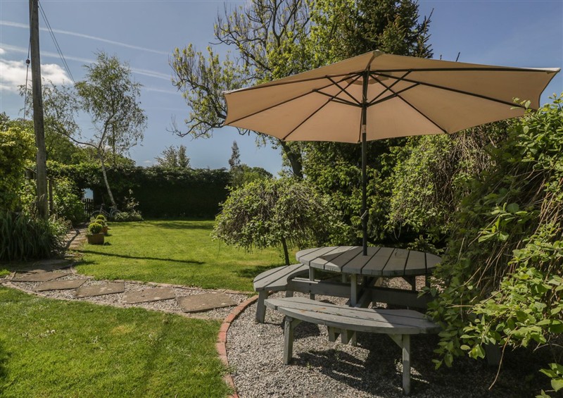 Outside (photo 4) at Cefn Campstone, Llanvihangel Crucorney near Abergavenny