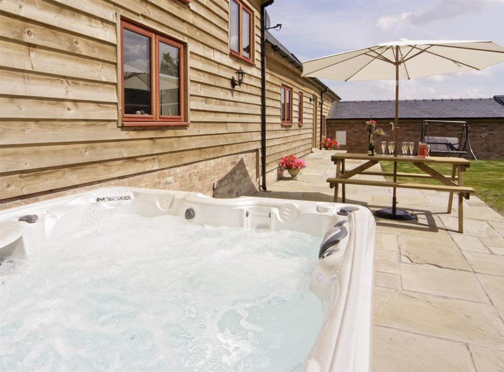 Hot tub at Cefnaire Isaf in Newtown, Powys
