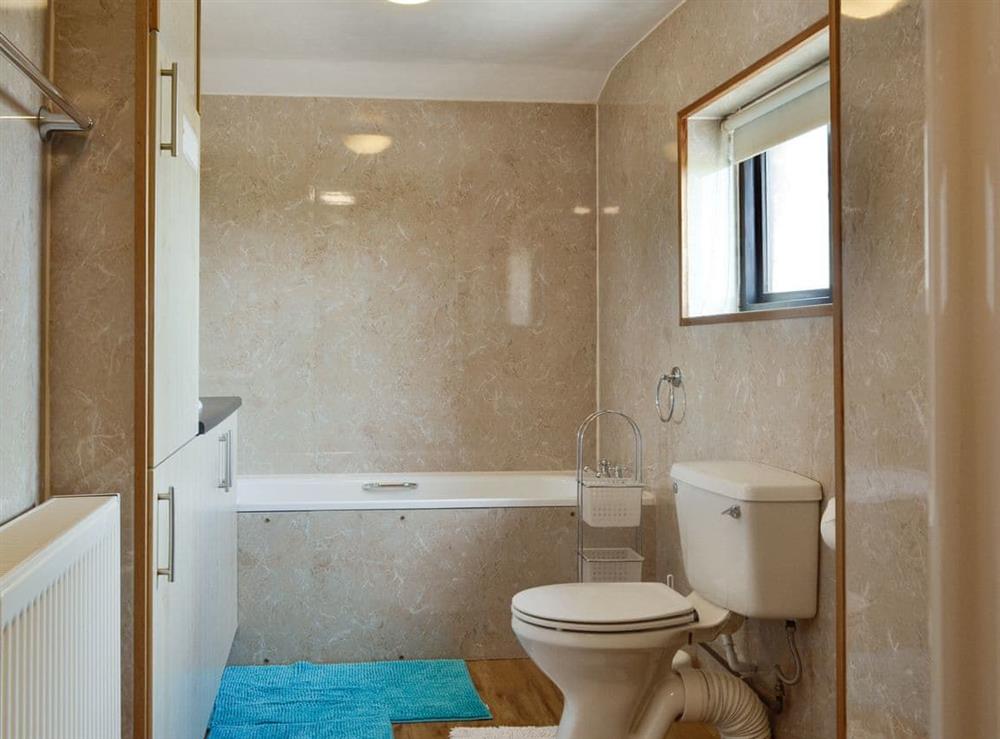 Family bathroom with bath and separate shower cubicle at Mountain View, 