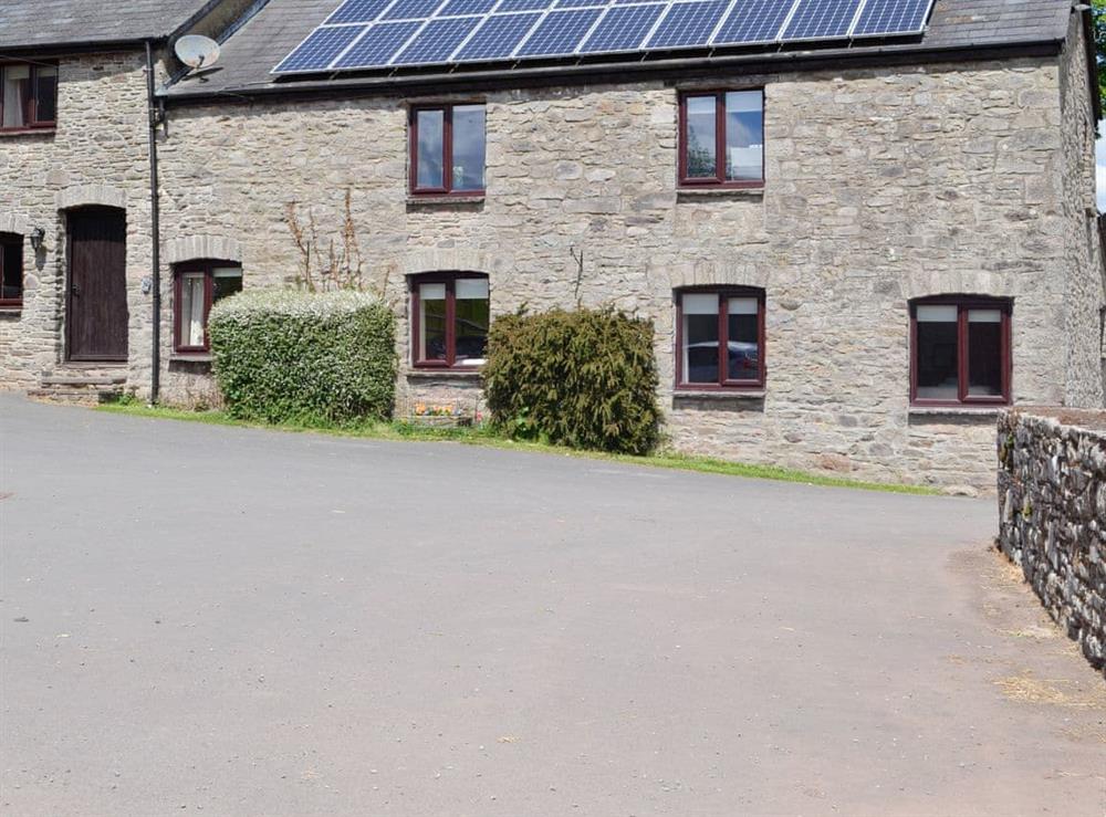 Lovely holiday home with ample parking at Mountain View, 