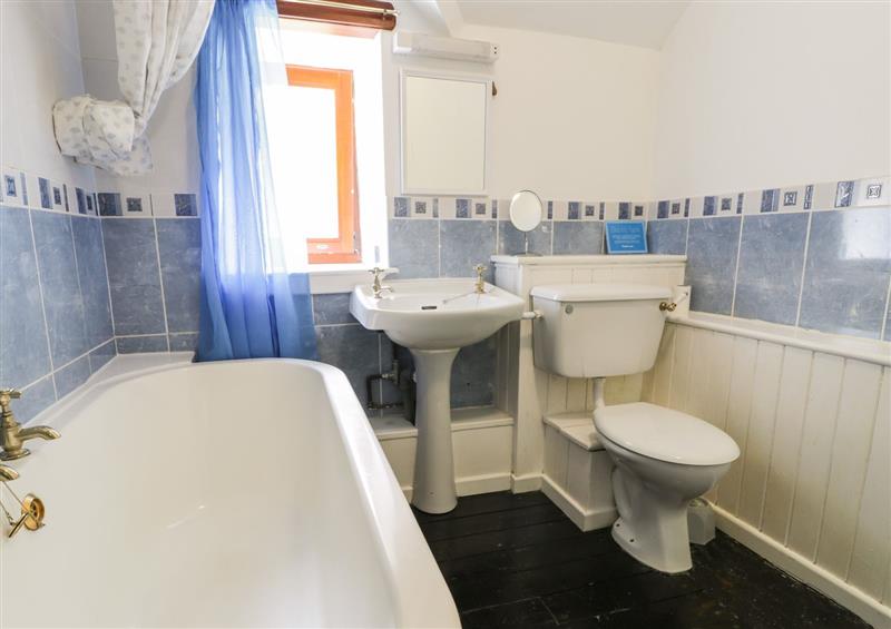 The bathroom at Ceilwart Cottage, Llanaber