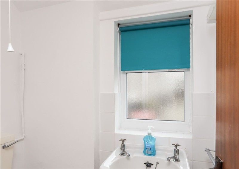 The bathroom (photo 2) at Ceiriad - 9 Tyn Don, Llanengan near Abersoch