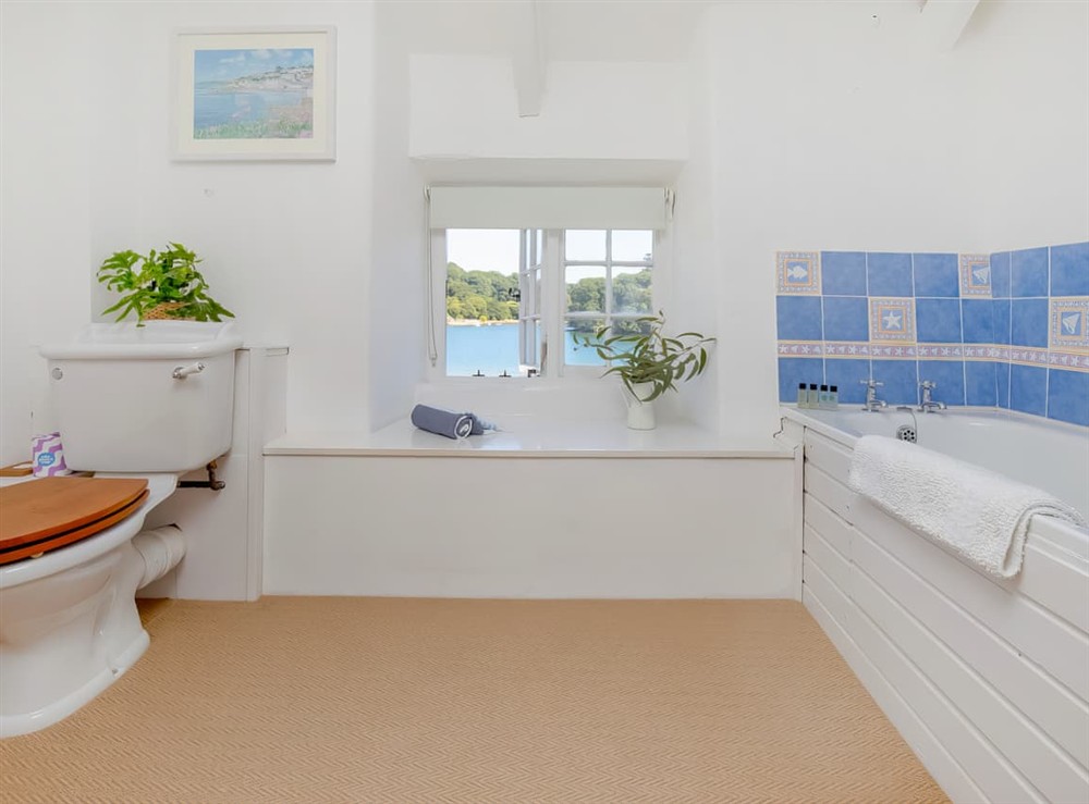 Bathroom at Cellars Cottage in Portscatho, Cornwall