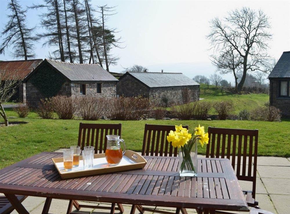 Sitting-out-area at Cennen Cottages at Blaenllynnant, Ysgubor Fawr in Gwynfe, Llangadog, Carmarthenshire., Dyfed