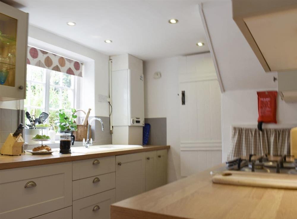 Fully appointed fitted kitchen at Cenwulf Cottage in Winchcombe, near Cheltenham, Gloucestershire