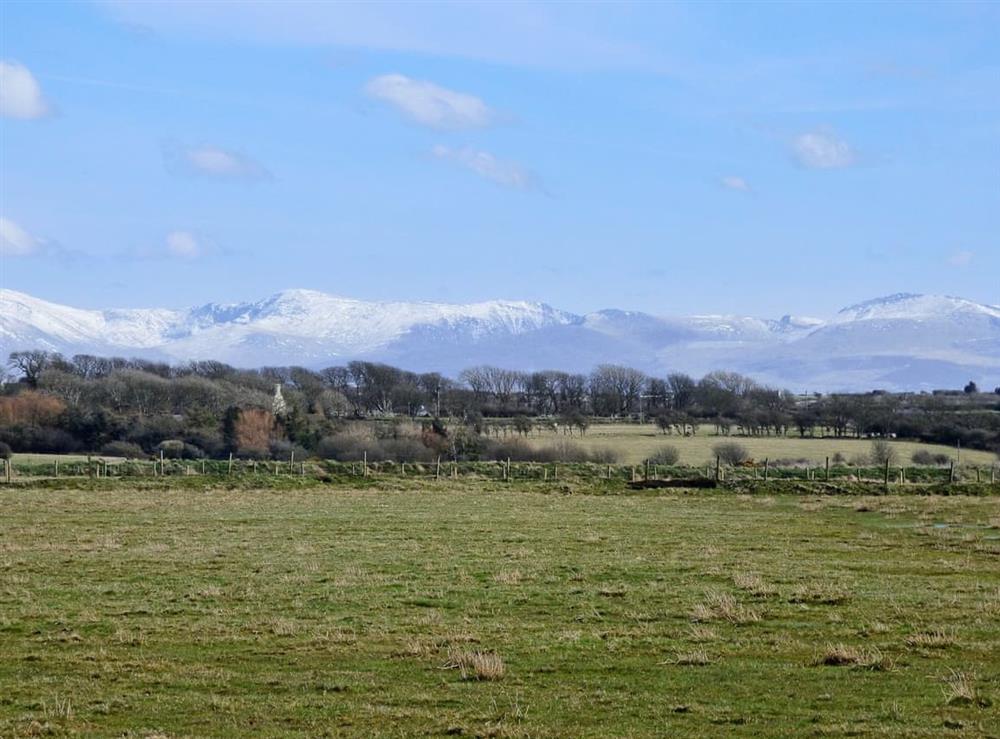 Breathtaking views of Snowdonia at Curlew Cottage, 