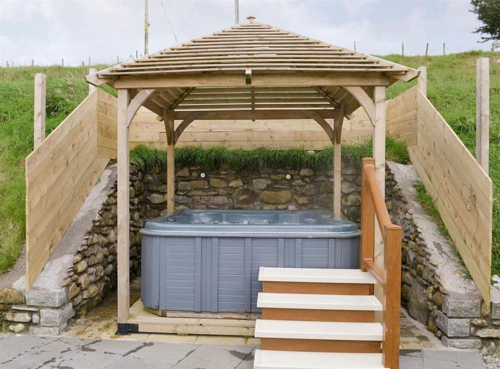 Luxurious hot tub at Cerrig Sais in Rhosgadfan, near Caernarfon, Gwynedd