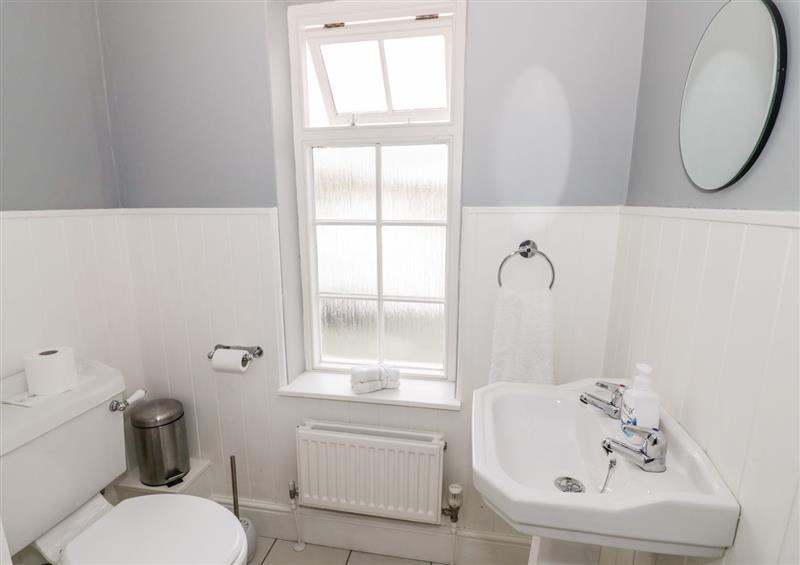 The bathroom (photo 2) at Chadbury House Annexe, Chadbury near Evesham
