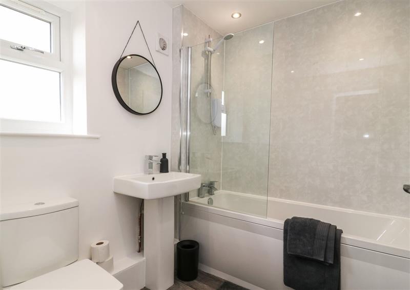 This is the bathroom at Chalet 4, East Heslerton near Sherburn