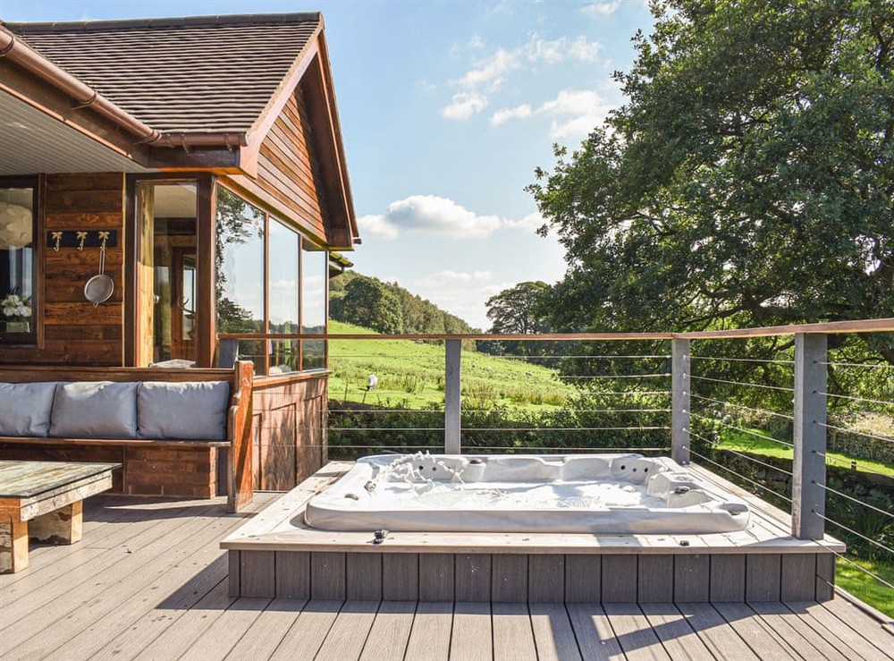 Hot tub at Chalet Du Lac in Rudyard Lake, Staffordshire