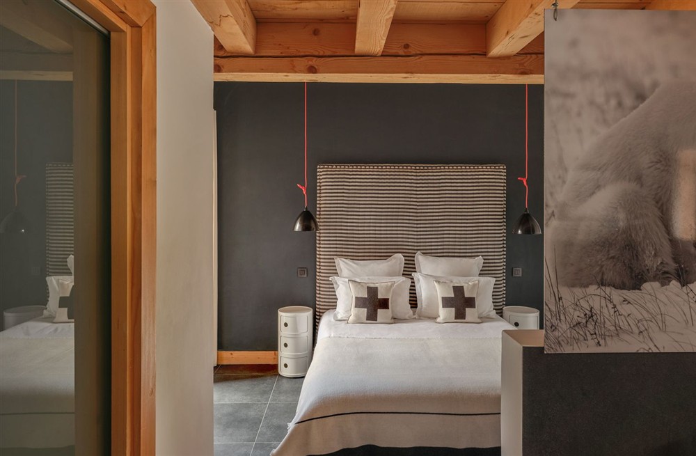 Chalet Shine