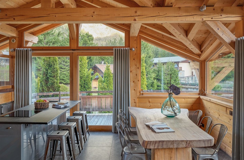 Chalet Shine