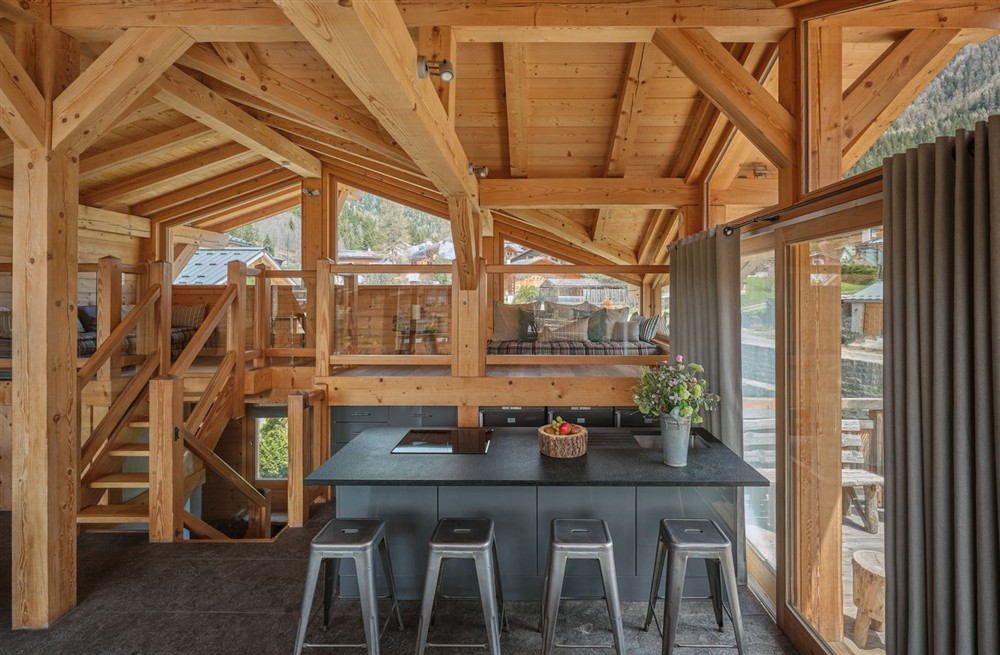 Chalet Shine