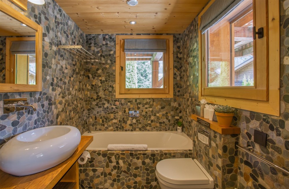 Chalet Shine
