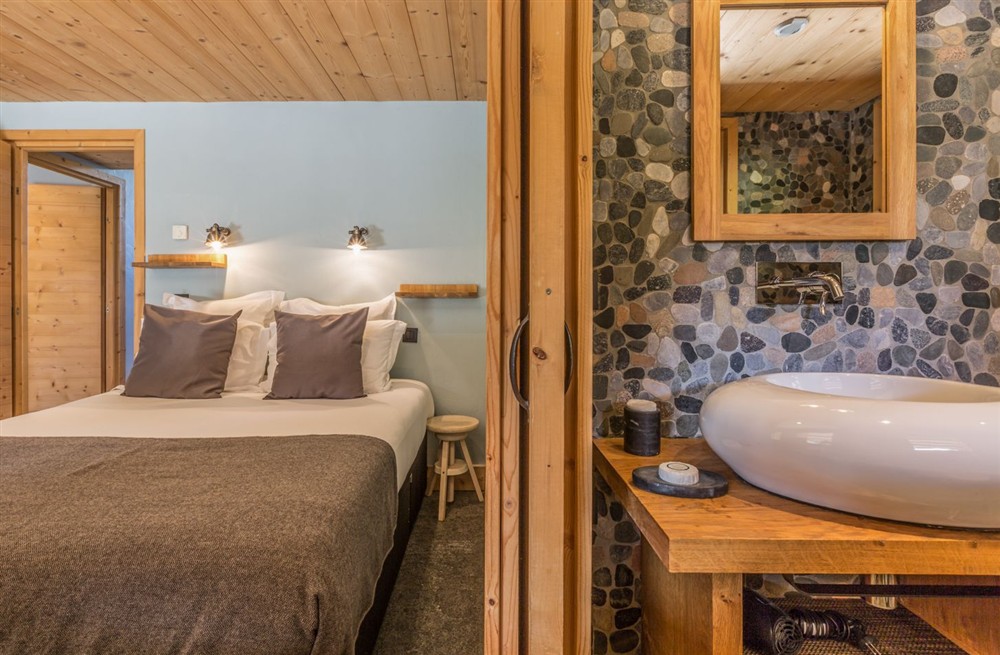 Chalet Shine