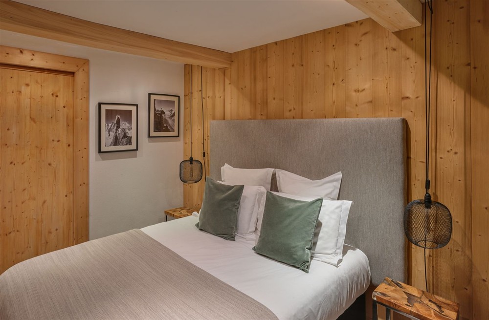 Chalet Shine