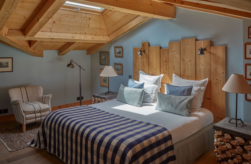 Chalet Shine
