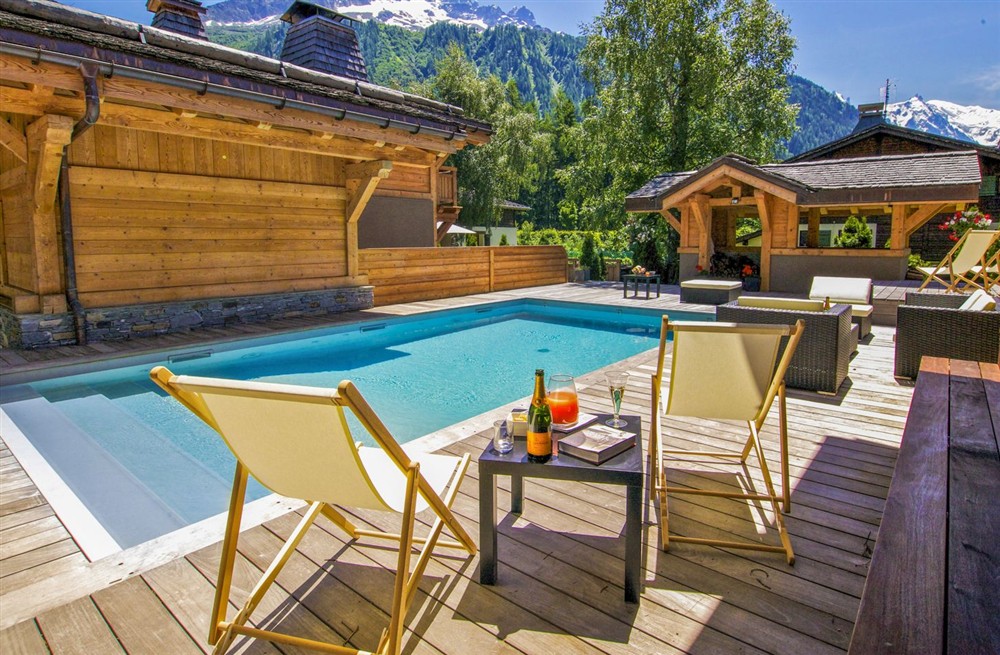 Chalet Shine