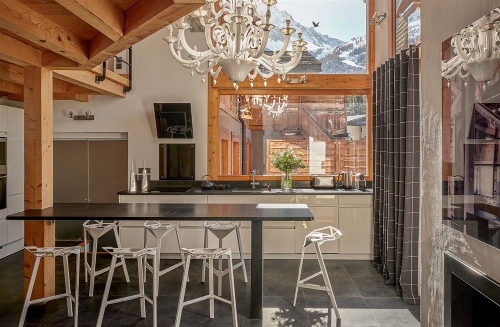 Chalet Shine