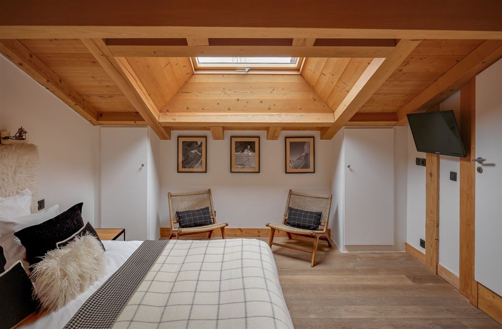 Chalet Shine