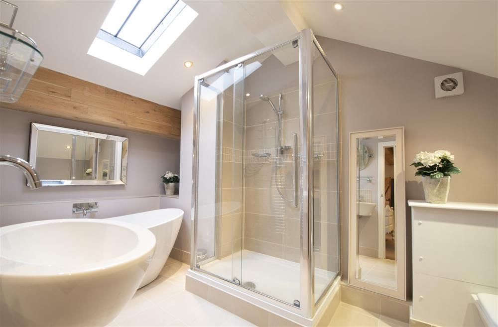 Chance Cottage, North Yorkshire:  Luxurious en-suite bathroom for the master bedroom at Chance Cottage, Nr Leyburn