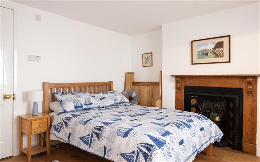 Downstairs bedroom with 4.6ft double bed at Chantry Cottage in Dittisham