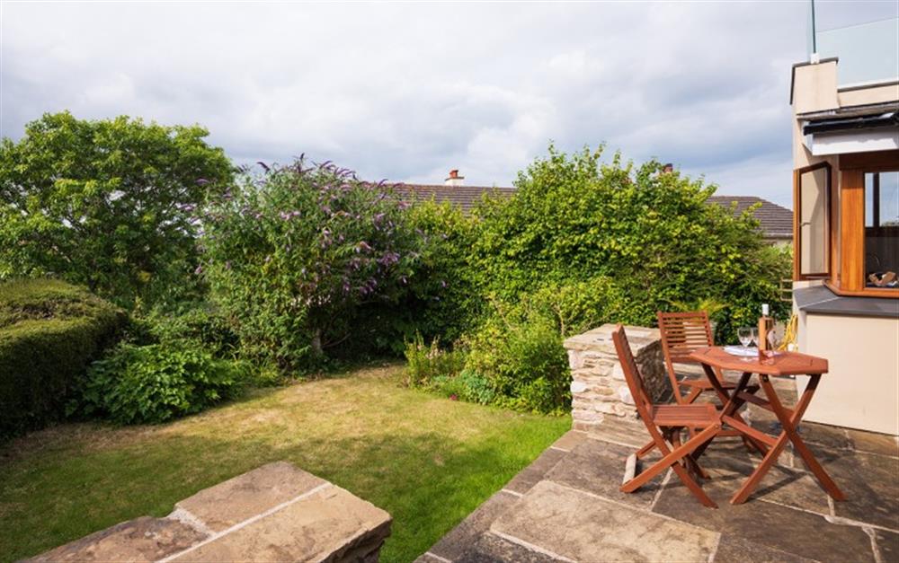 Paved patio and lawned garden at Chantry Cottage in Dittisham