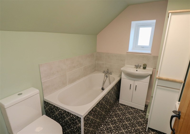 Bathroom at Chapel Hill House, Chapel Hill near Pembroke