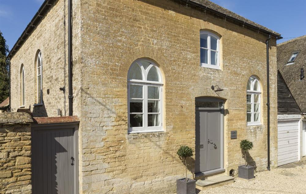 Chapel House is situated in the picturesque village of Bampton, close to the Cotswolds and River Thames