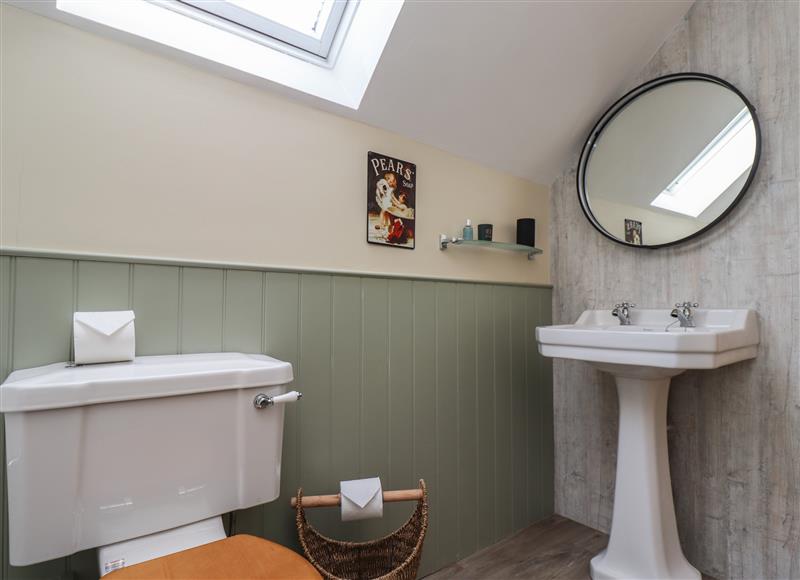 This is the bathroom at Charlottes Cottage, Norrth Sunderland near Seahouses