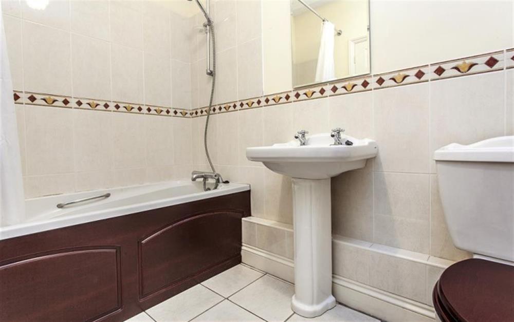 Family bathroom at Charmouth House in Charmouth