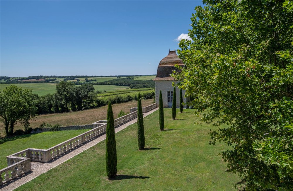 Chateau Des Remparts