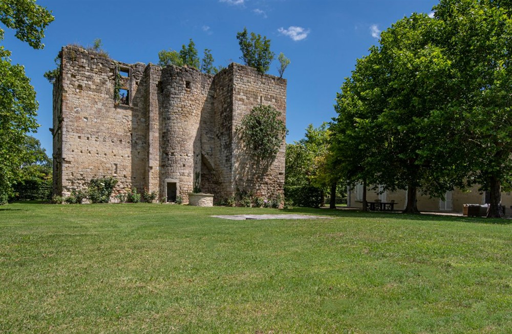Chateau Des Remparts