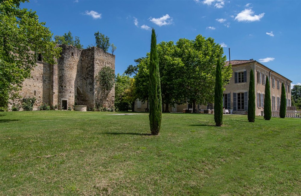 Chateau Des Remparts