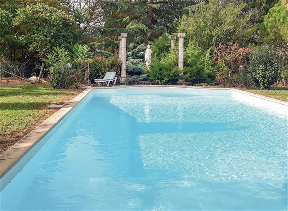 Swimming pool at Chateau du Rauly in Monbazillac, Dordogne and Lot, France